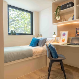 Silver En Suite-2627 - Image 1
