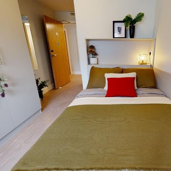 Bronze En Suite Plus - Image 1