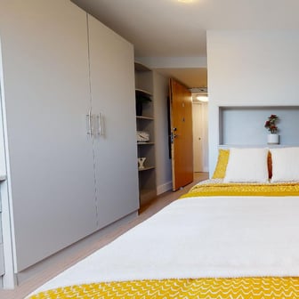Silver En Suite Plus - Image 1