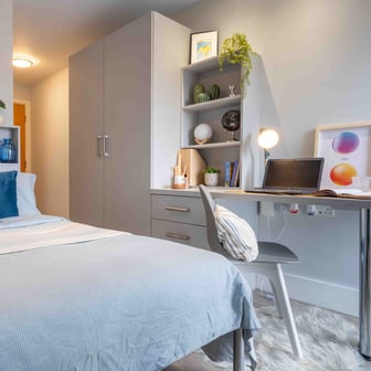 Bronze En Suite - Image 1
