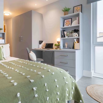 Silver En Suite - Image 1