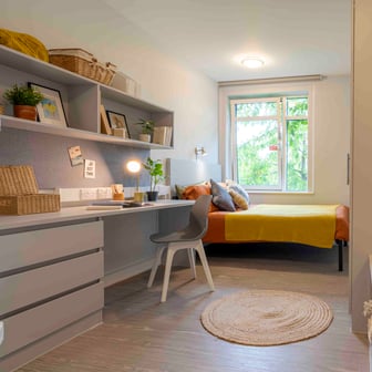 Bronze En Suite - Image 1