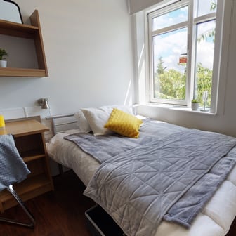 Silver En Suite - Image 1
