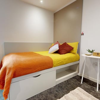 Bronze En Suite Deluxe - Image 1