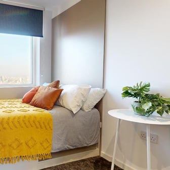 Penthouse En Suite - Image 1