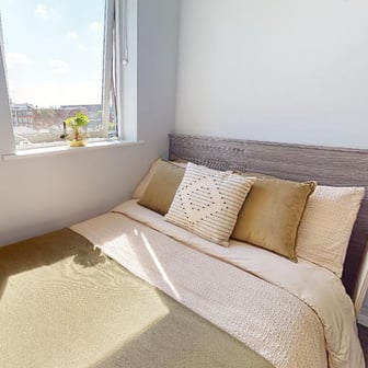 Silver 3 Bed Apartment - Image 1