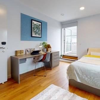 Penthouse En Suite - Image 1