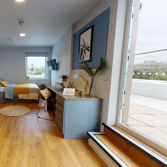 Penthouse Studio - Image 1