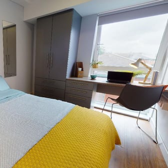 Silver En Suite - Image 1