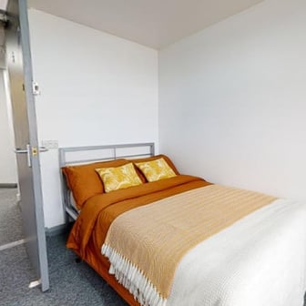 Gold Room Plus - Image 1