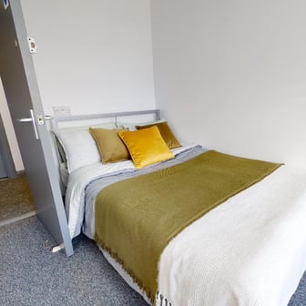 Silver Room - Image 1