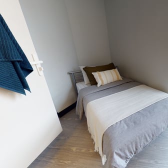 Bronze En Suite - Image 1