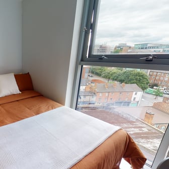 Silver En Suite - Image 1
