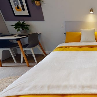 Silver 2 Bed Apartment - Image 1