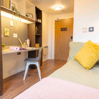 Bronze En Suite - Image 1