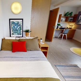 Gold En Suite - Image 1