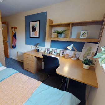 Silver En Suite - Image 1