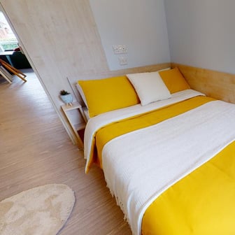 Silver En Suite - Image 1