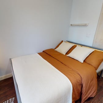 Silver En Suite Plus - Image 1