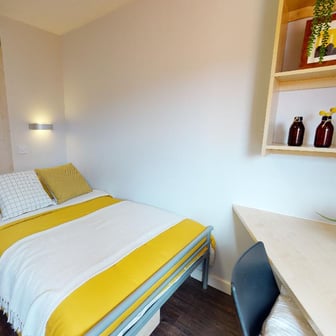 Two Bed Flat - Image 1