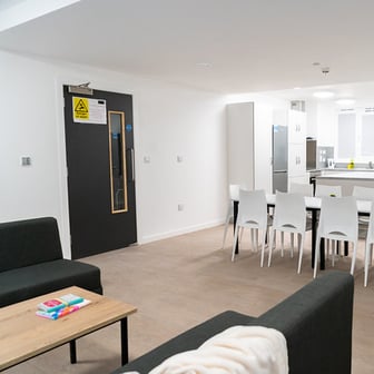 Premium Single Ensuite - Image 5