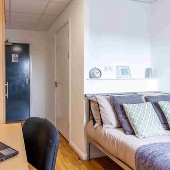Gold Ensuite - Image 1