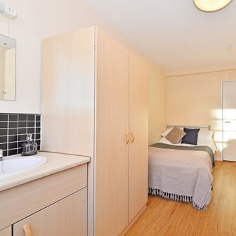 Gold XL Room - Image 1