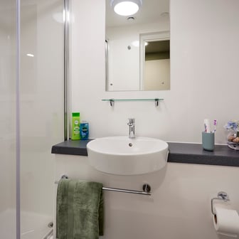 Classic En Suite - Image 2