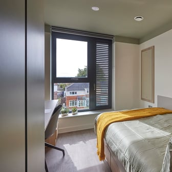 Large Classic En Suite - Image 1