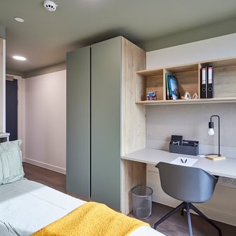 Classic En Suite - Image 1