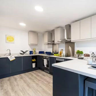 Silver En Suite - Image 8