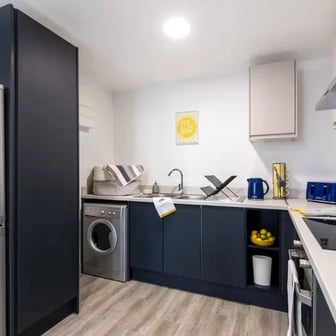 Silver En Suite - Image 7