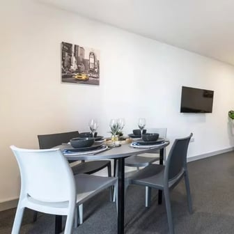 Silver En Suite - Image 6