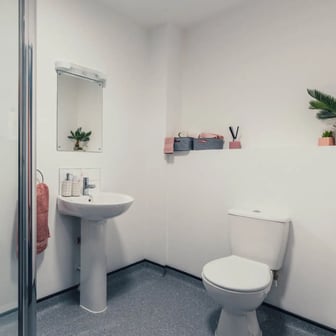 Superior Plus 4 Bed - Image 3