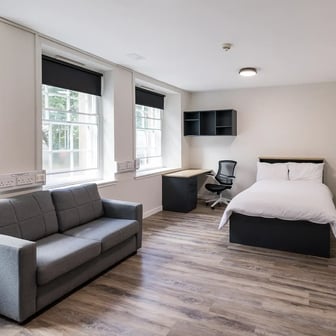 Deluxe 2 Bed - Image 3