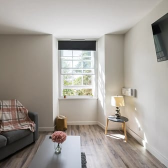Large 3 Bed with Separate Living Room - Image 1