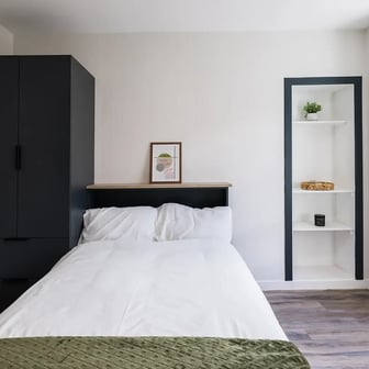 Deluxe 2 Bed - Image 1