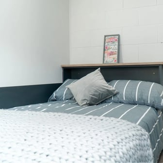 9 Bed En Suite Flat - Image 1