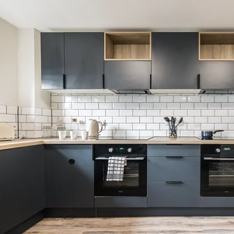 9 Bed En Suite Flat - Image 7
