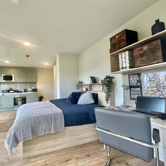 Platinum Studio Mid Floor - Image 1