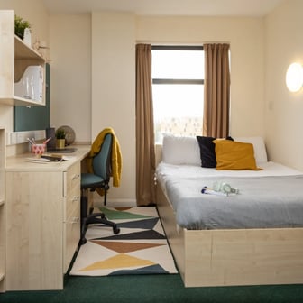 Silver En Suite - Image 1