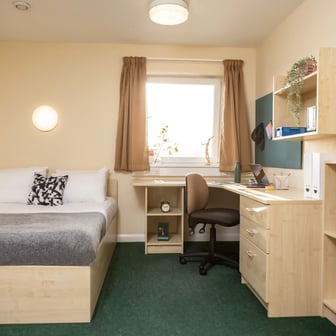Gold En Suite - Image 1
