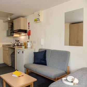 Studio Apartment - Image 5