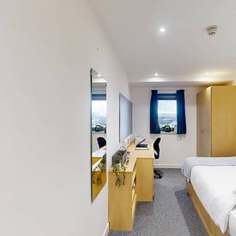 Classic En-suite - Image 2
