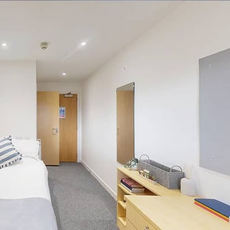 Classic En-suite - Image 1