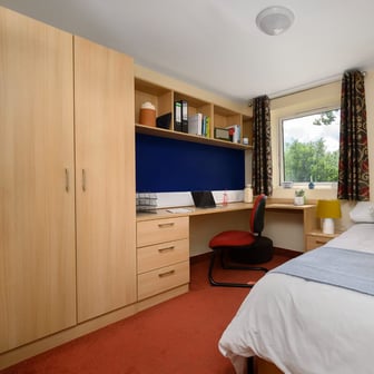 4 Bedroom Apartment – Classic Room - Image 1