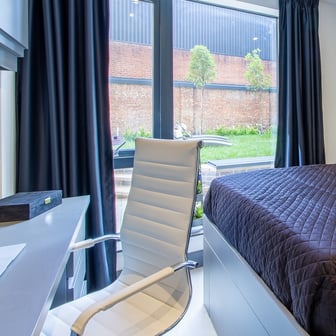Classic 2 Bed Apartment - Image 1