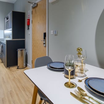 2 Bed Apartment - Image 4