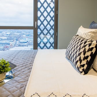 Penthouse 1 Bed Accessible Apartment - Image 3