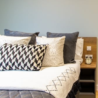 Penthouse 1 Bed Accessible Apartment - Image 5